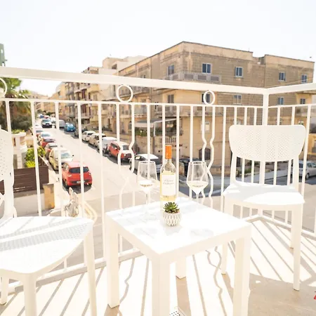 Ta' Guzeppi Boutique Near St Thomas Bay