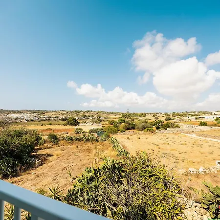 Ta' Guzeppi Boutique Near St Thomas Bay Bed & Breakfast