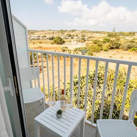 Ta' Guzeppi Boutique Near St Thomas Bay Bed & Breakfast 4*